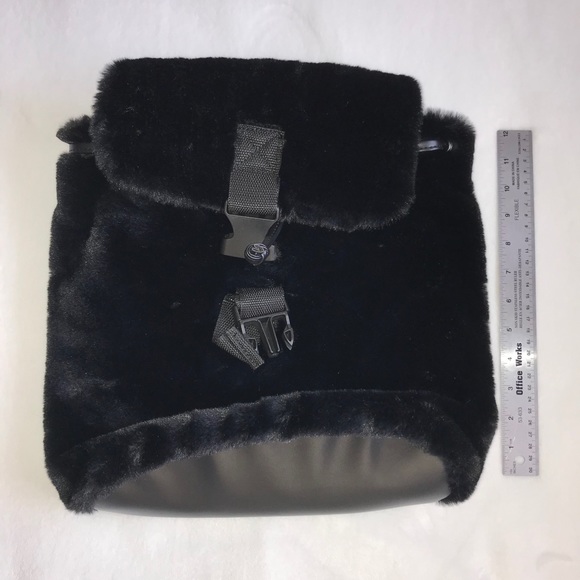 fuzzy backpack - Picture 4 of 5